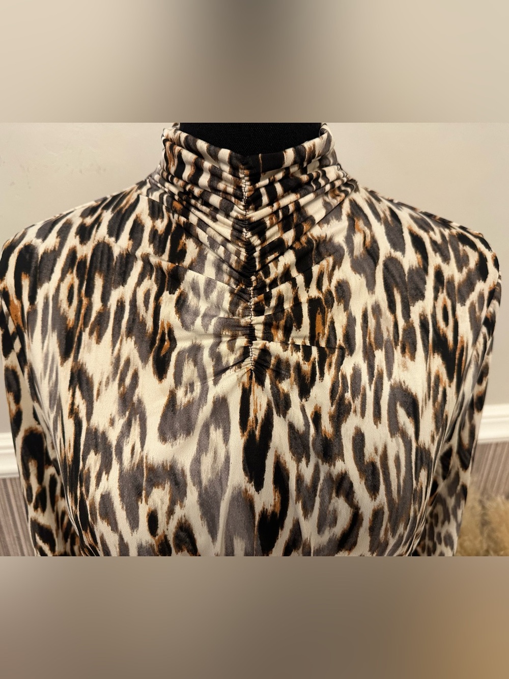 Rachel Rachel Roy Leopard Print Ruched Mock Neck Top Large NWT - Picture 4 of 7
